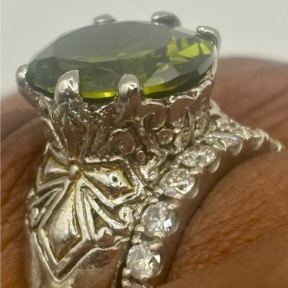 Peridot Gemstone Silver Ring - Picture 3 of 9